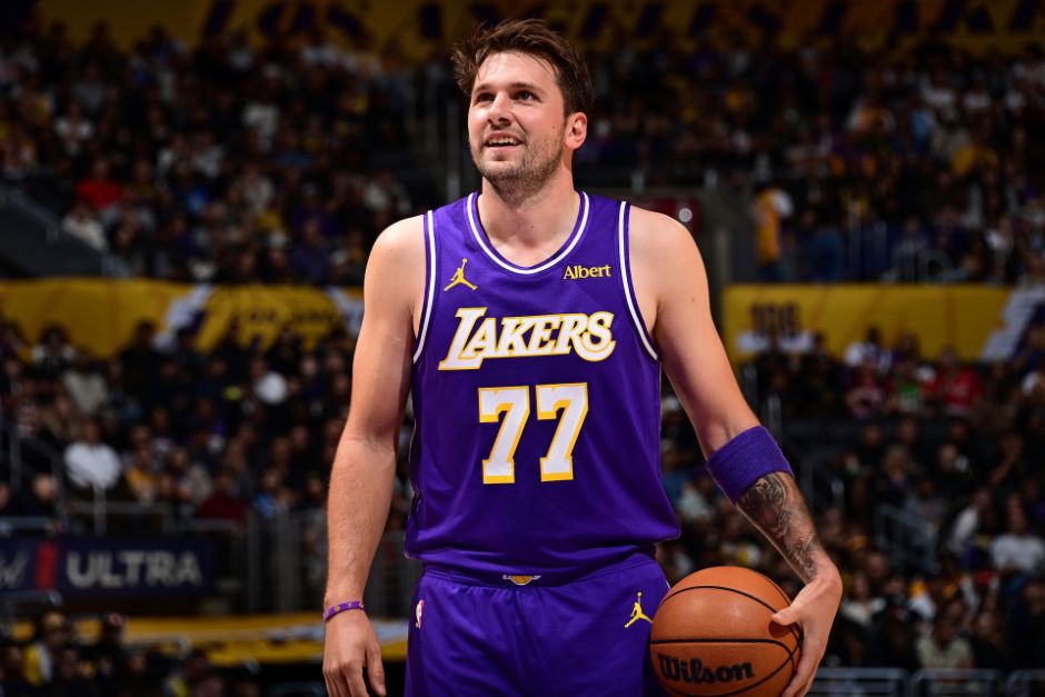 NBA战报：湖人吞首败！东契奇里夫斯合砍67分-难阻开拓者4人20+-附录像回放