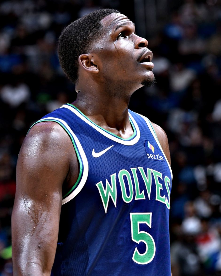 NBA最新伤病汇总：爱德华兹接受关节镜手术或歇两个月-小卡膝盖肿胀缺席数周