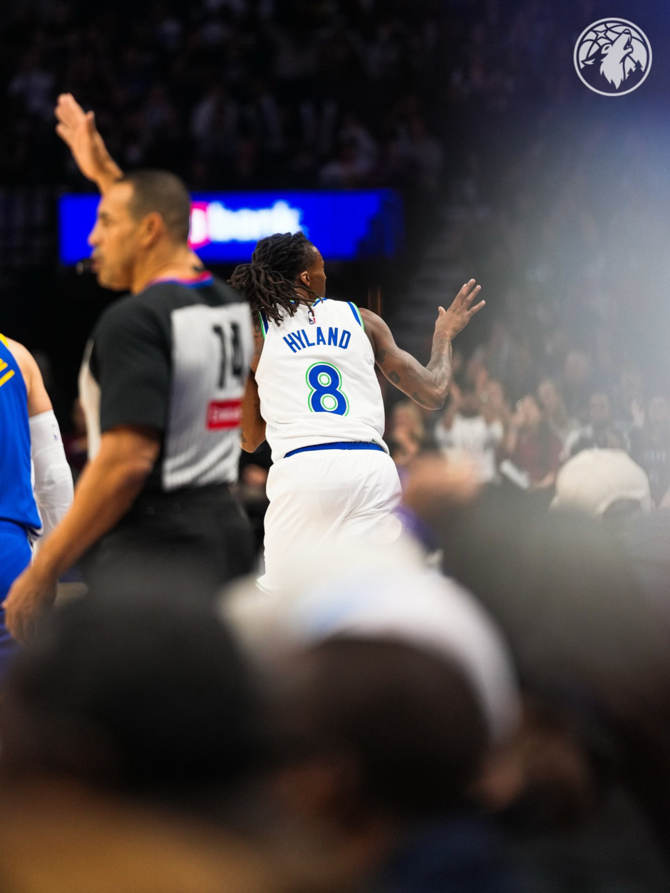 NBA高清直播在线直播：常规赛勇士vs森林狼（10月29日）库里大战三球