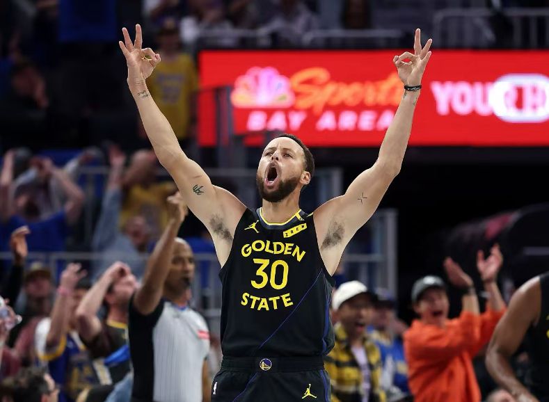 NBA杯战报：库里31+8三分创历史第一！导25分逆转湖人-东契奇37分-附录像回放