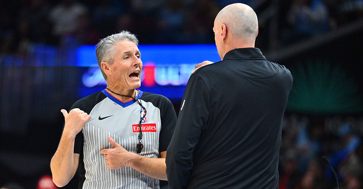 卡莱尔力挺资深裁判福斯特 称外界批评有失公允