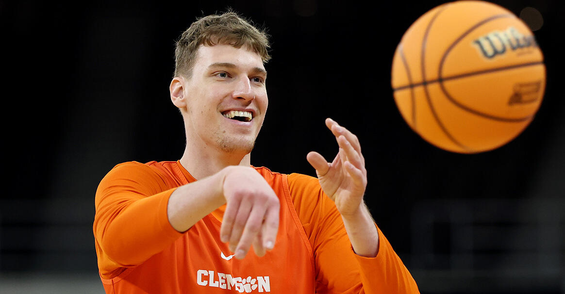 2025年NBA选秀国际观察：俄罗斯全能内线维克托-拉金