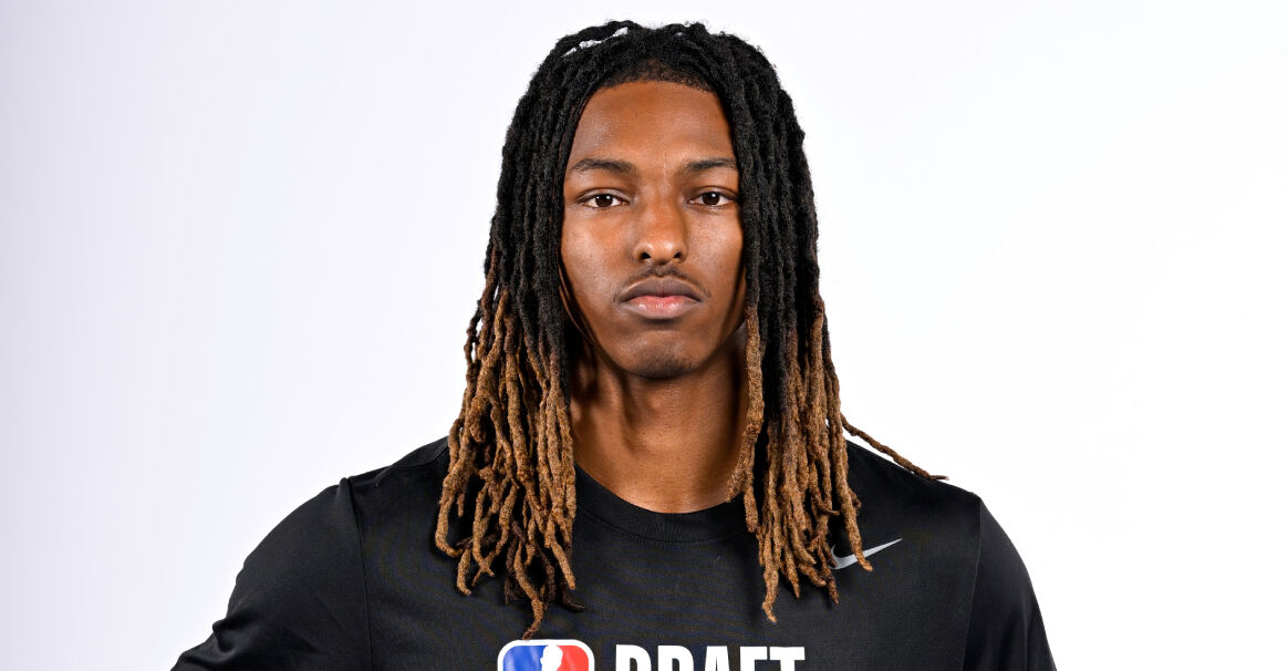 2025选秀观察:西弗吉尼亚全能后卫斯莫尔 2025选秀观察:西弗吉尼亚全能后卫斯莫尔