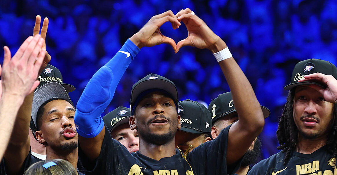 亚历山大加冕FMVP发表感人致辞：团队荣耀高于个人荣誉