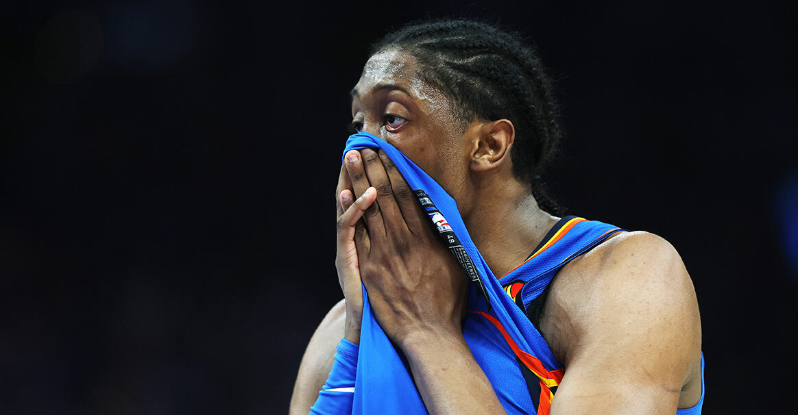 杰威夺冠夜泪洒赛场 感恩母亲见证荣耀时刻 杰威夺冠夜泪洒赛场 感恩母亲见证荣耀时刻