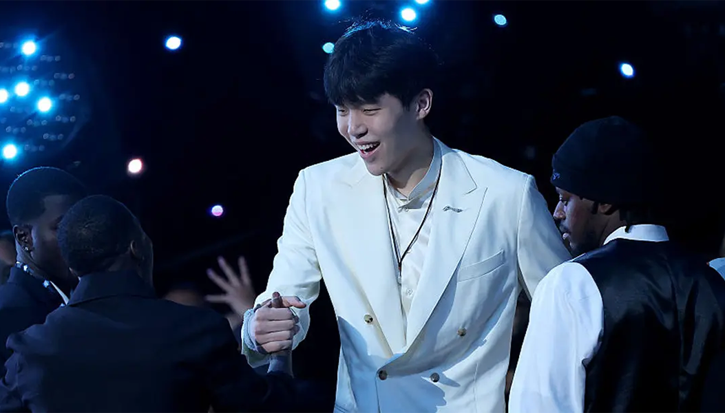 开拓者GM盛赞杨瀚森:天赋异禀的未来之星 开拓者GM盛赞杨瀚森:天赋异禀的未来之星