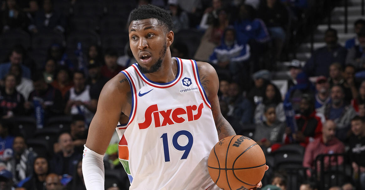 76人调整爱德华兹合同 拒绝选项改签三年新约 76人调整爱德华兹合同 拒绝选项改签三年新约