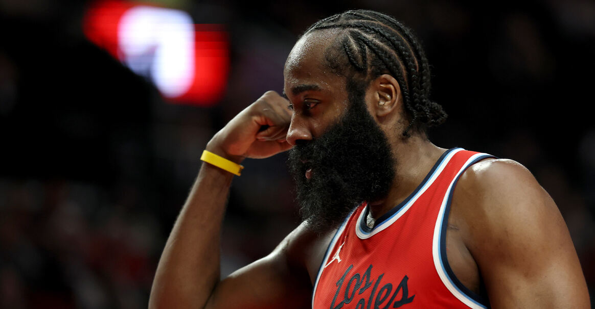 哈登2年8150万续约快船评级：B-