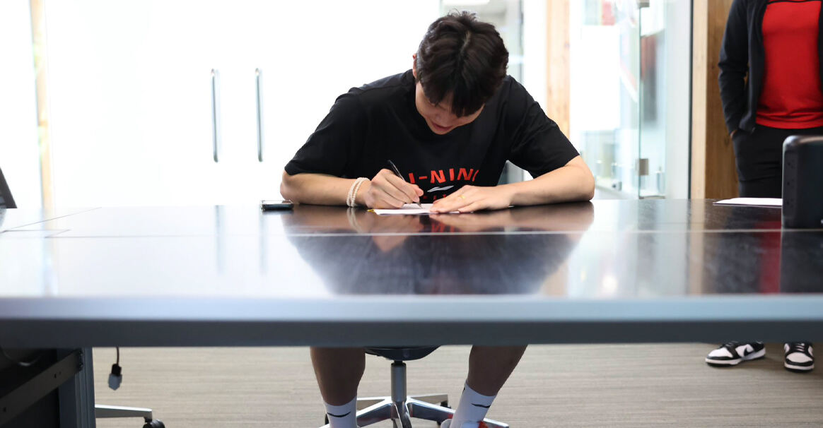 开拓者官宣签约中国新星杨瀚森