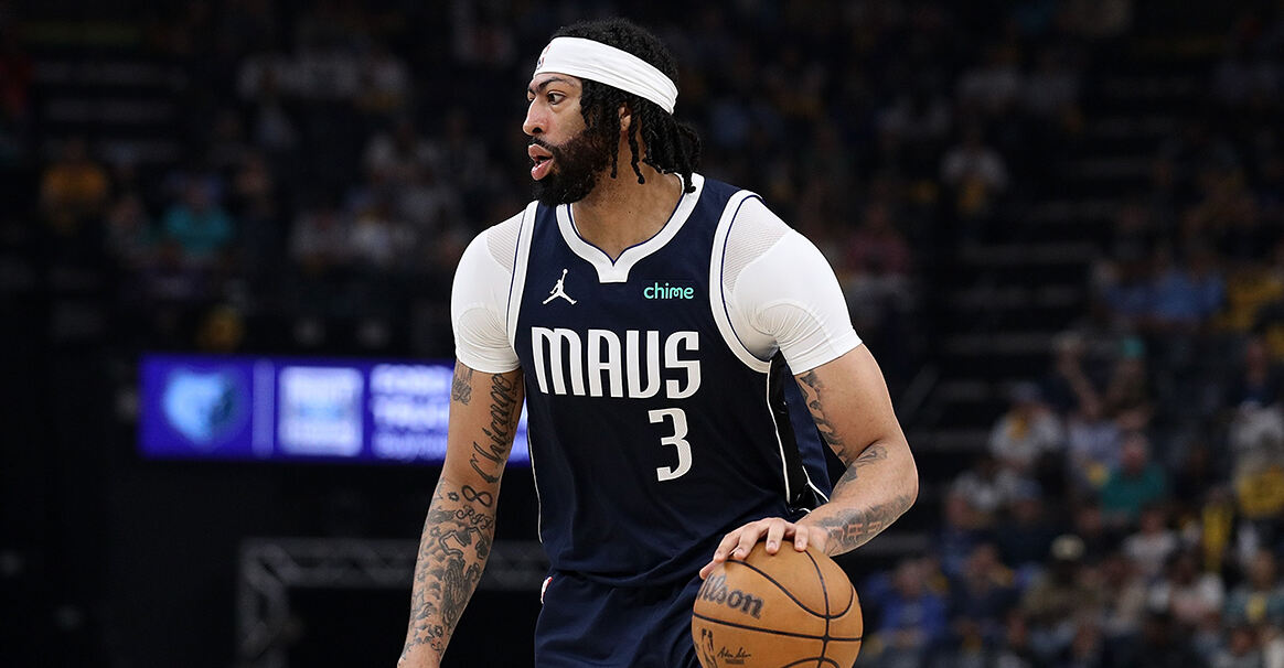 独行侠官方：浓眉完成眼部手术 预计新赛季训练营复出