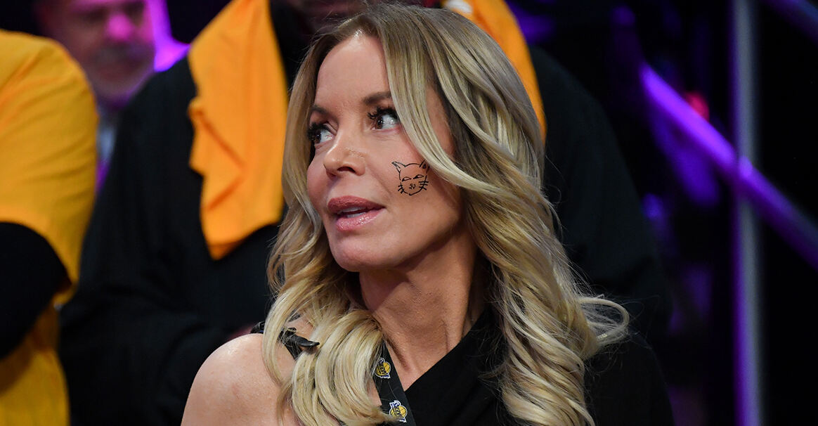 珍妮-巴斯确认续任湖人主席五年 球队易主后仍掌实权 珍妮-巴斯确认续任湖人主席五年 球队易主后仍掌实权