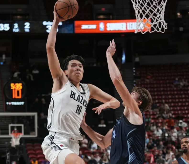 开拓者背靠背不敌灰熊 杨瀚森10+5+3持续稳定输出