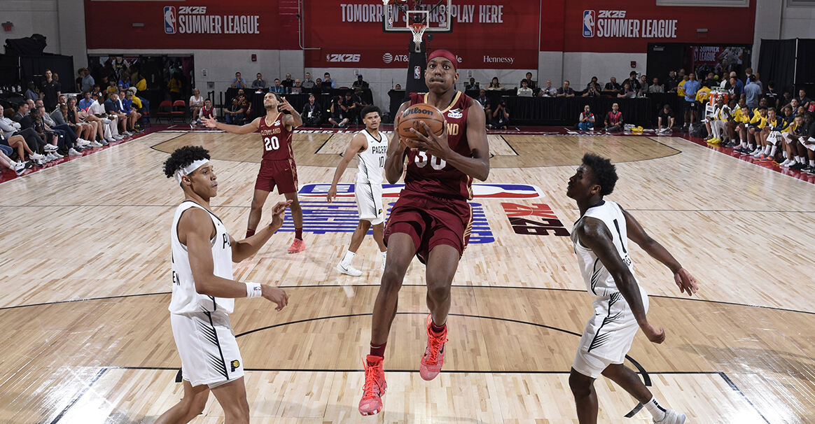 骑士逆转雄鹿 汤姆林22+13率队取胜