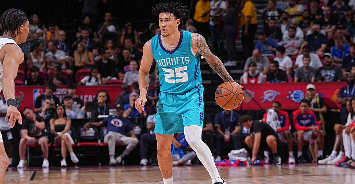 黄蜂2分险胜76人 新秀缺席角色球员挑大梁