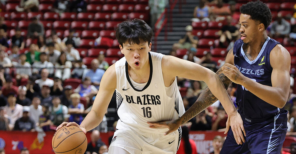 西索科盛赞杨瀚森:语言不通难掩篮球智慧 全面表现征服队友 西索科盛赞杨瀚森:语言不通难掩篮球智慧 全面表现征服队友