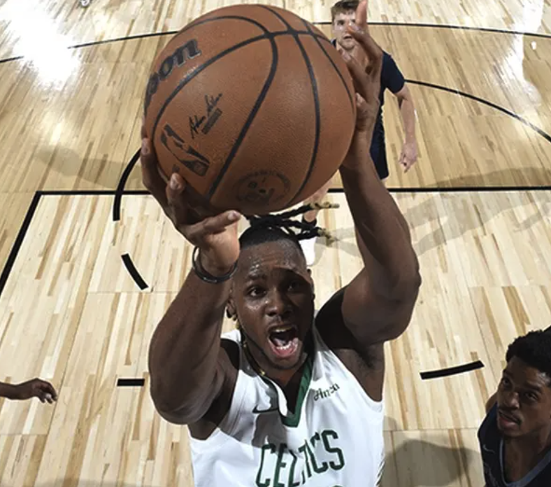 凯尔特人轻取尼克斯 巴锡22+13统治内线