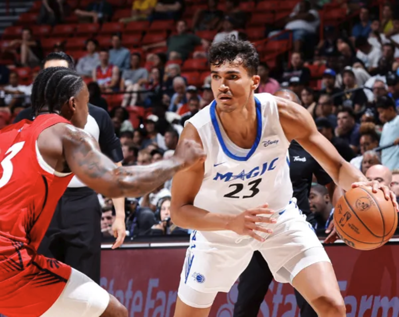 猛龙3分险胜魔术 劳森21+5率队取胜 猛龙3分险胜魔术 劳森21+5率队取胜