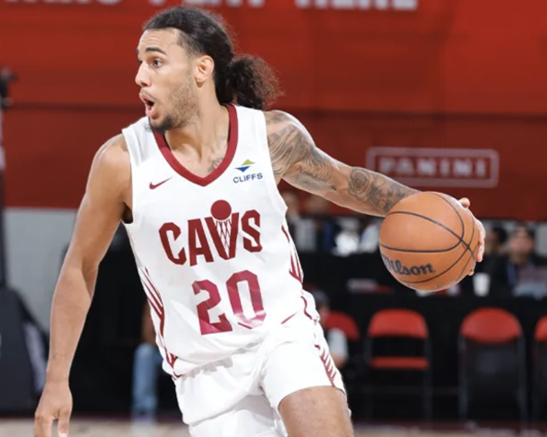 骑士夏联大胜热火20分 泰森全能表现率队取胜